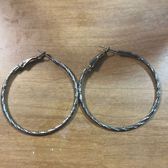 Chrome look earrings - Picture 1 of 3
